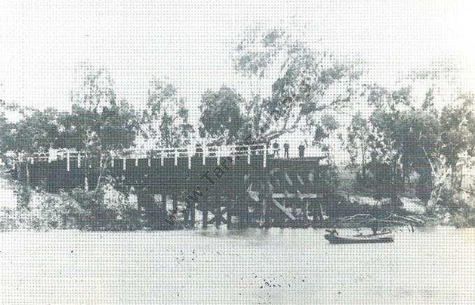 Laanecoorie Bridge following 1909 flood