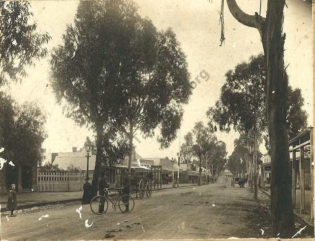 This is a very clear photograph of Commercial Road, Tarnagulla in 1915, looking north from the post office.
