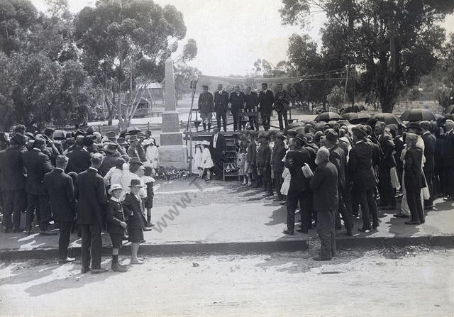 Opening of the Soldiers Memorial at Tarnagulla 1920.
Enlarged photo of the one in Tarnagulla - Places