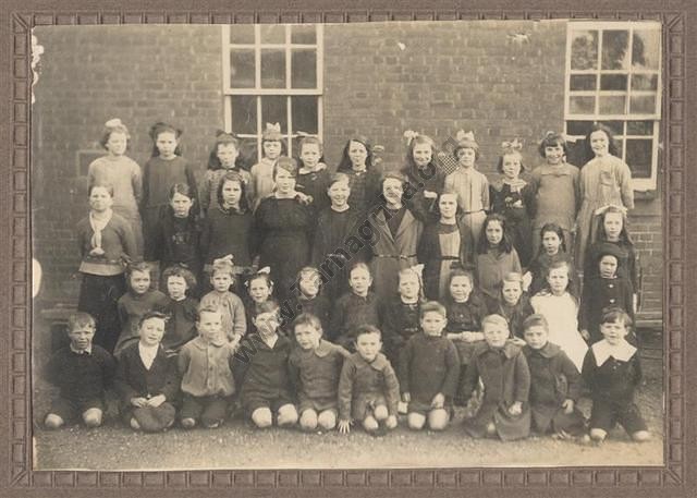 Tarnagulla School - year unknown.Possibly 1918 or 1919?