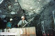 1996 Reef Mining NL 'Scaling the backs' from loader bucket) Craig Stewart, Ernie Bandy